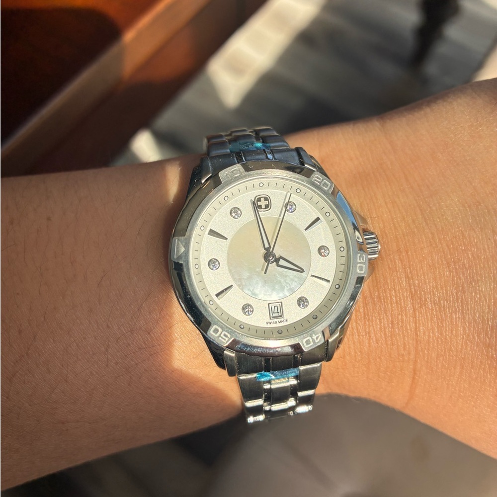 New Wenger Swiss Army Stainless Steel - Mother of Peral Face with Dimond Accents
